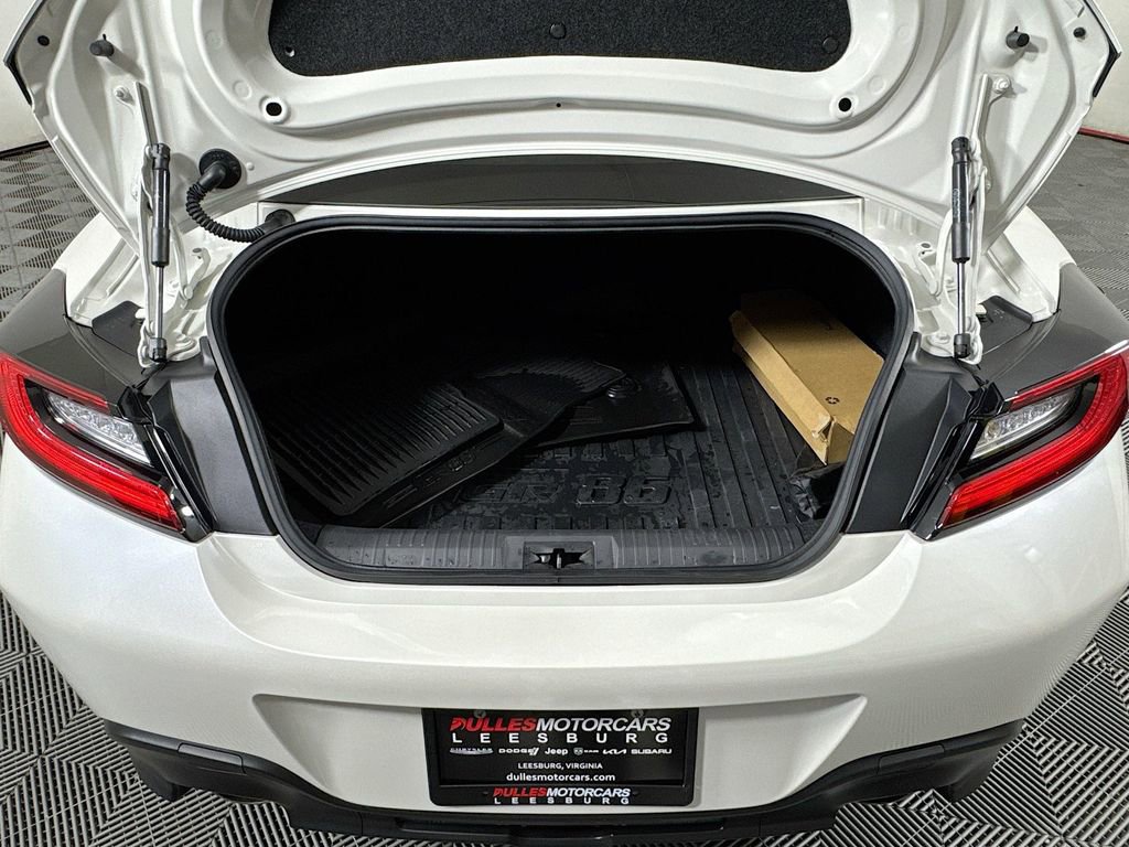 Used 2023 Toyota GR86 Premium w/ ALL Weather Mat Package (TMS) image 24