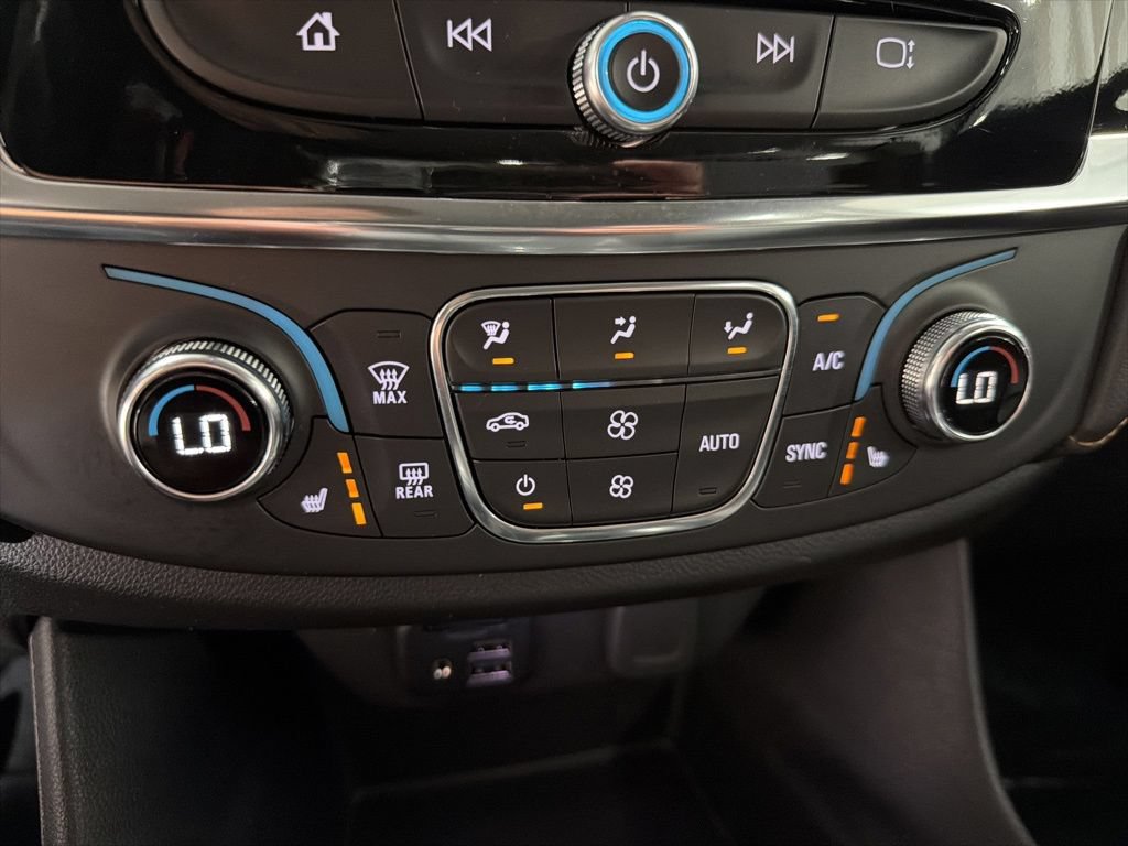 Certified 2021 Chevrolet Traverse LT w/ LT Premium Package AWD/4WD image 33