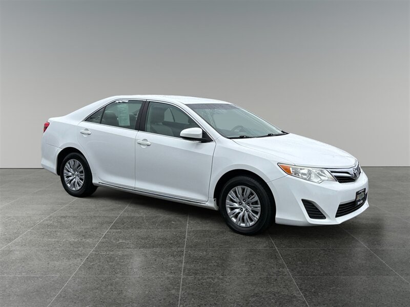 Used 2013 Toyota Camry LE FWD image 8