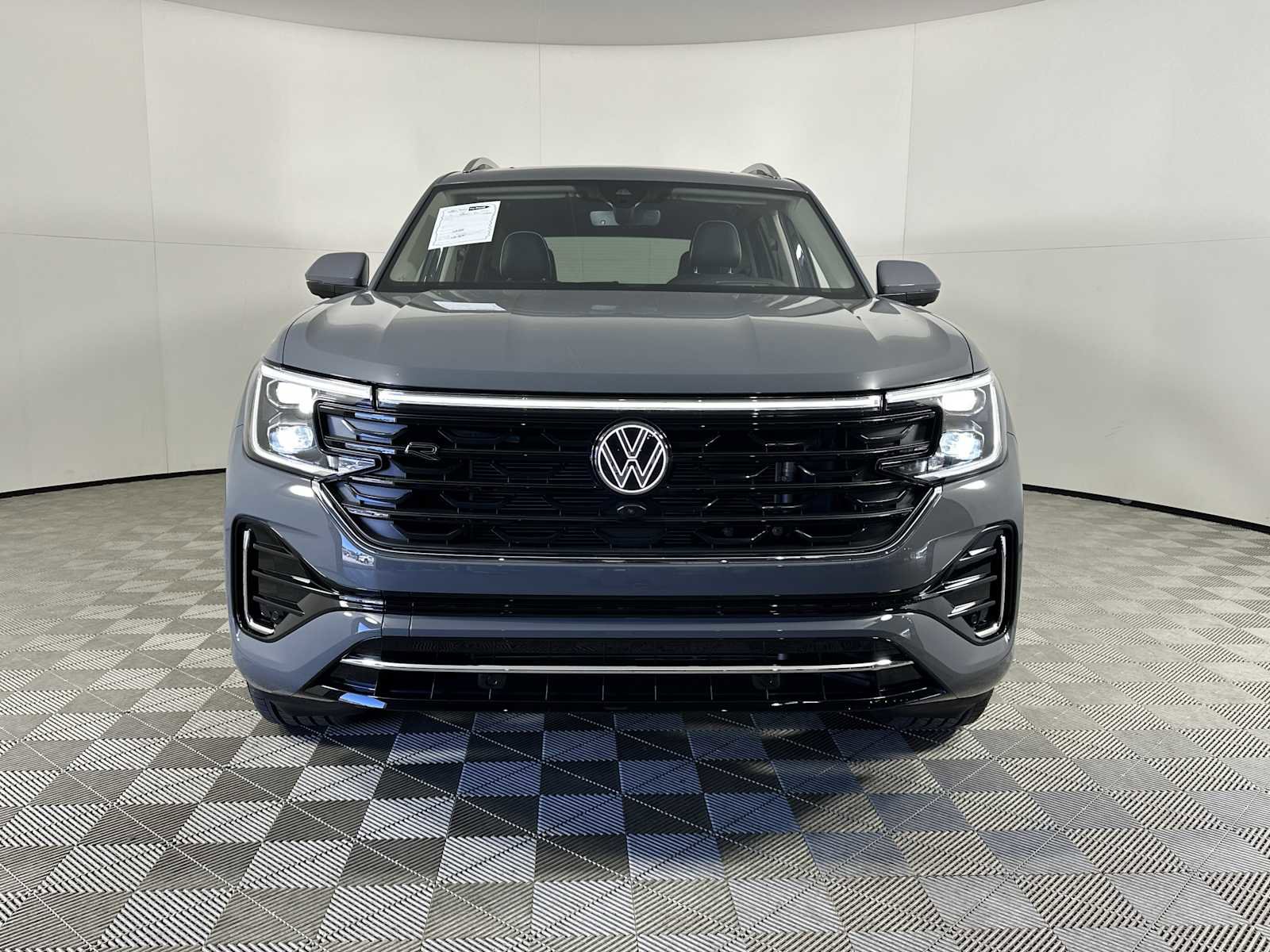 Used 2025 Volkswagen Atlas SEL Premium R-Line image 3