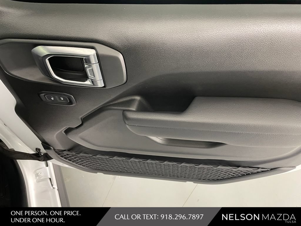 Used 2025 Jeep Gladiator Rubicon AWD/4WD image 37