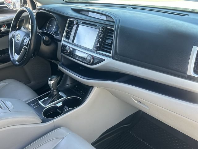 Used 2018 Toyota Highlander XLE AWD/4WD image 14