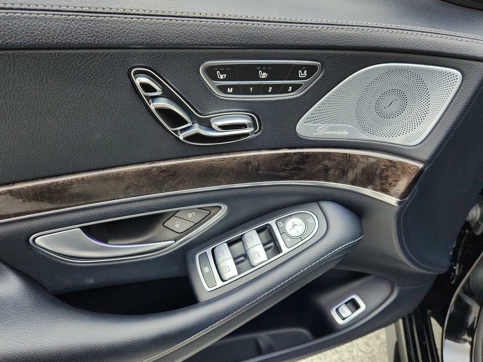 Used 2015 Mercedes-Benz S 550 4MATIC Sedan image 25
