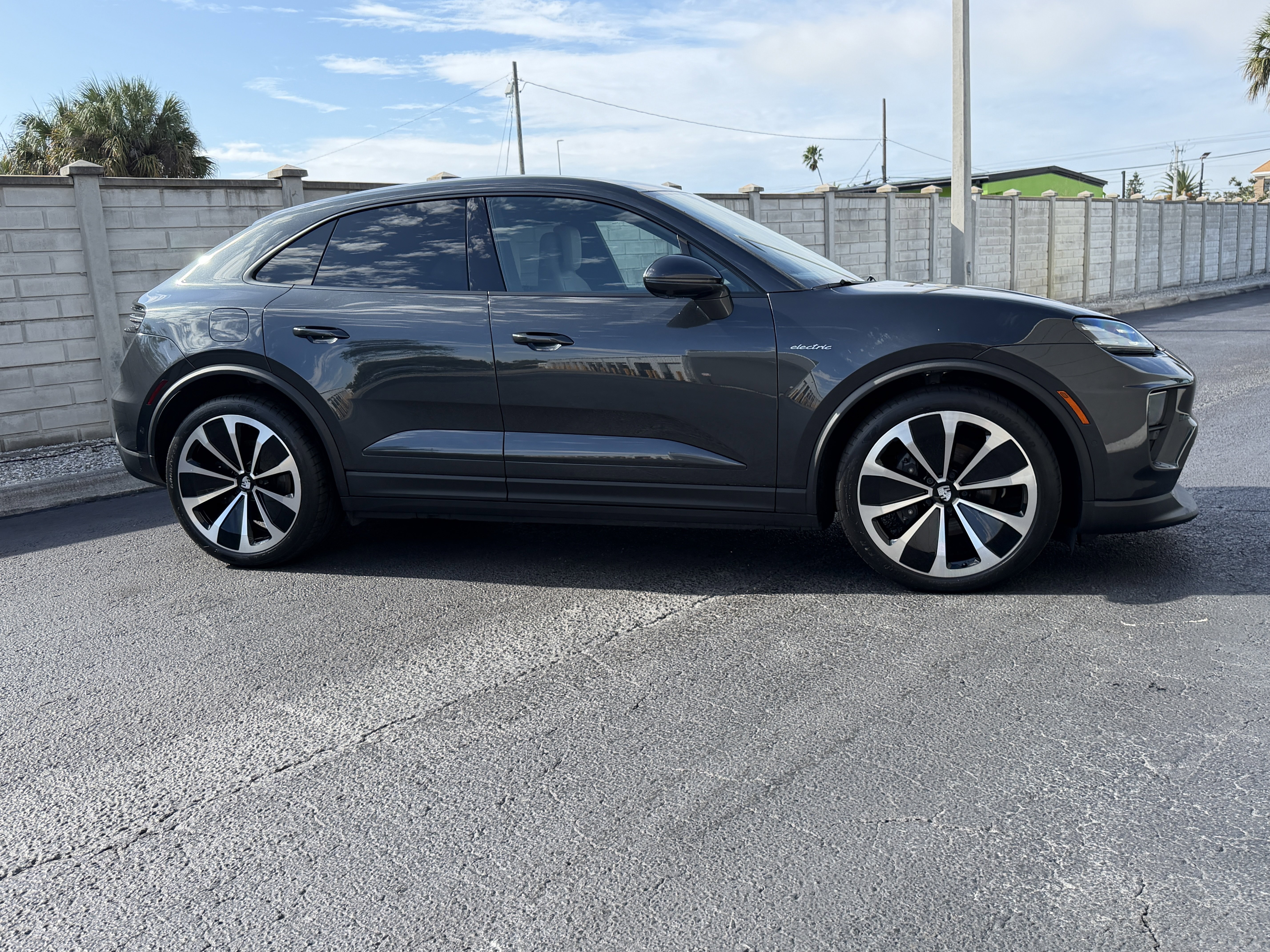 Certified 2024 Porsche Macan 4 Electric image 7