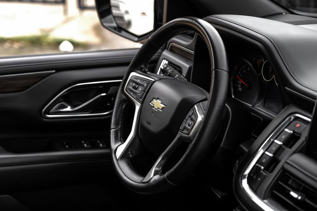 Used 2021 Chevrolet Suburban LT image 12