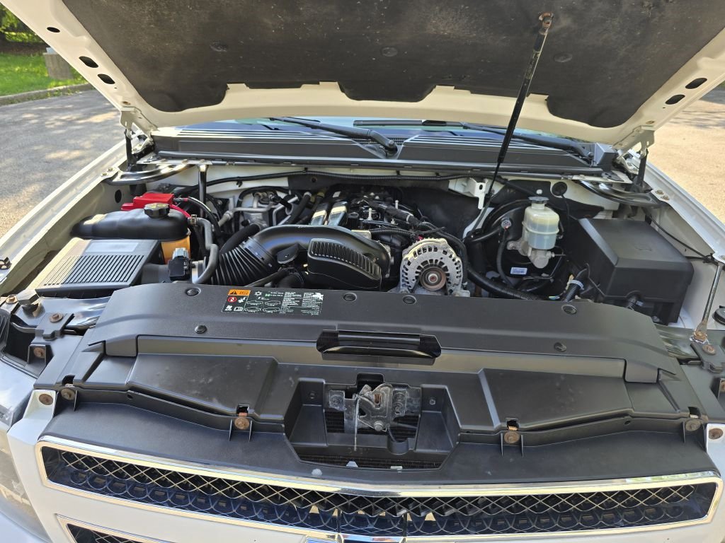 Used 2012 Chevrolet Suburban LT w/ Luxury Package image 9