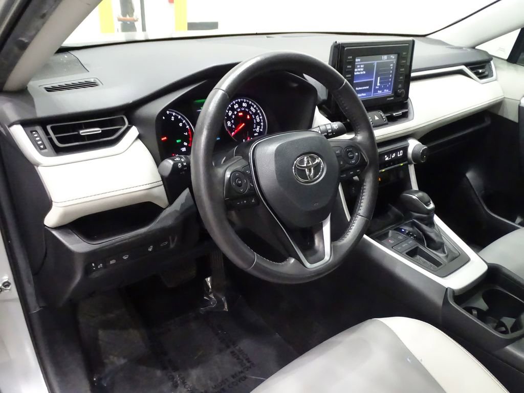 Used 2021 Toyota RAV4 XLE Premium image 21