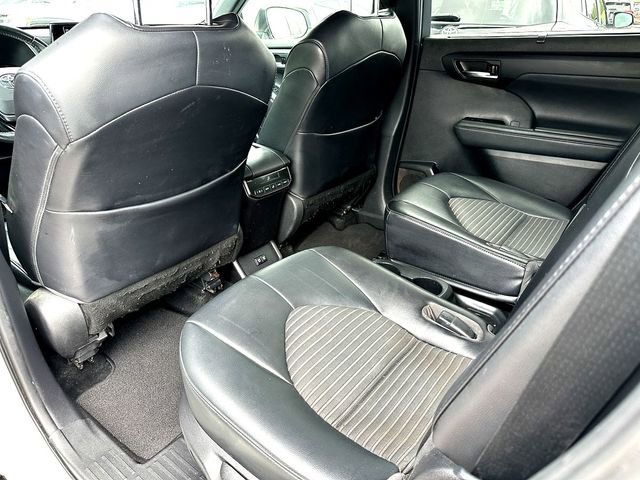 Used 2021 Toyota Highlander XSE FWD image 21
