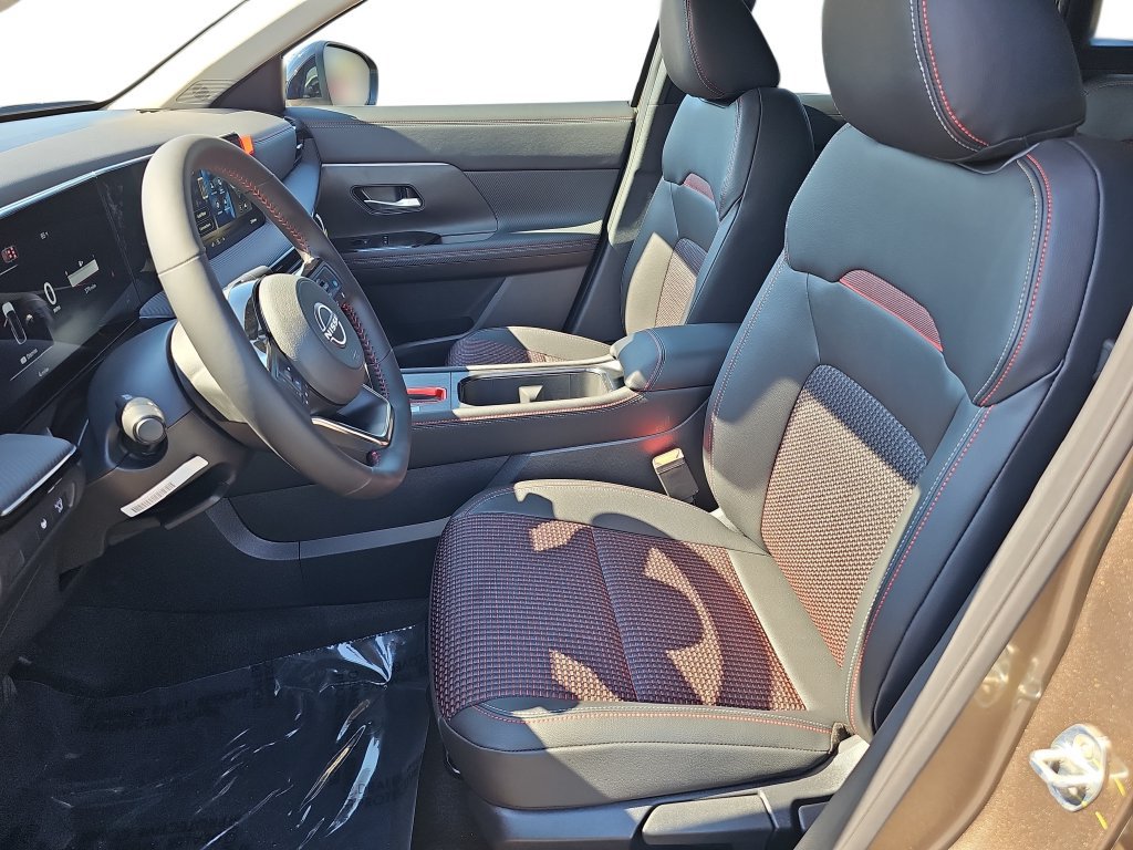 New 2027 Nissan Kicks SR w/ Cold Weather Package FWD image 15
