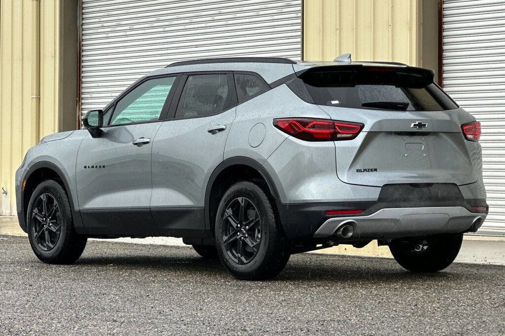 New 2025 Chevrolet Blazer LT w/ Midnight/Sport Edition image 4