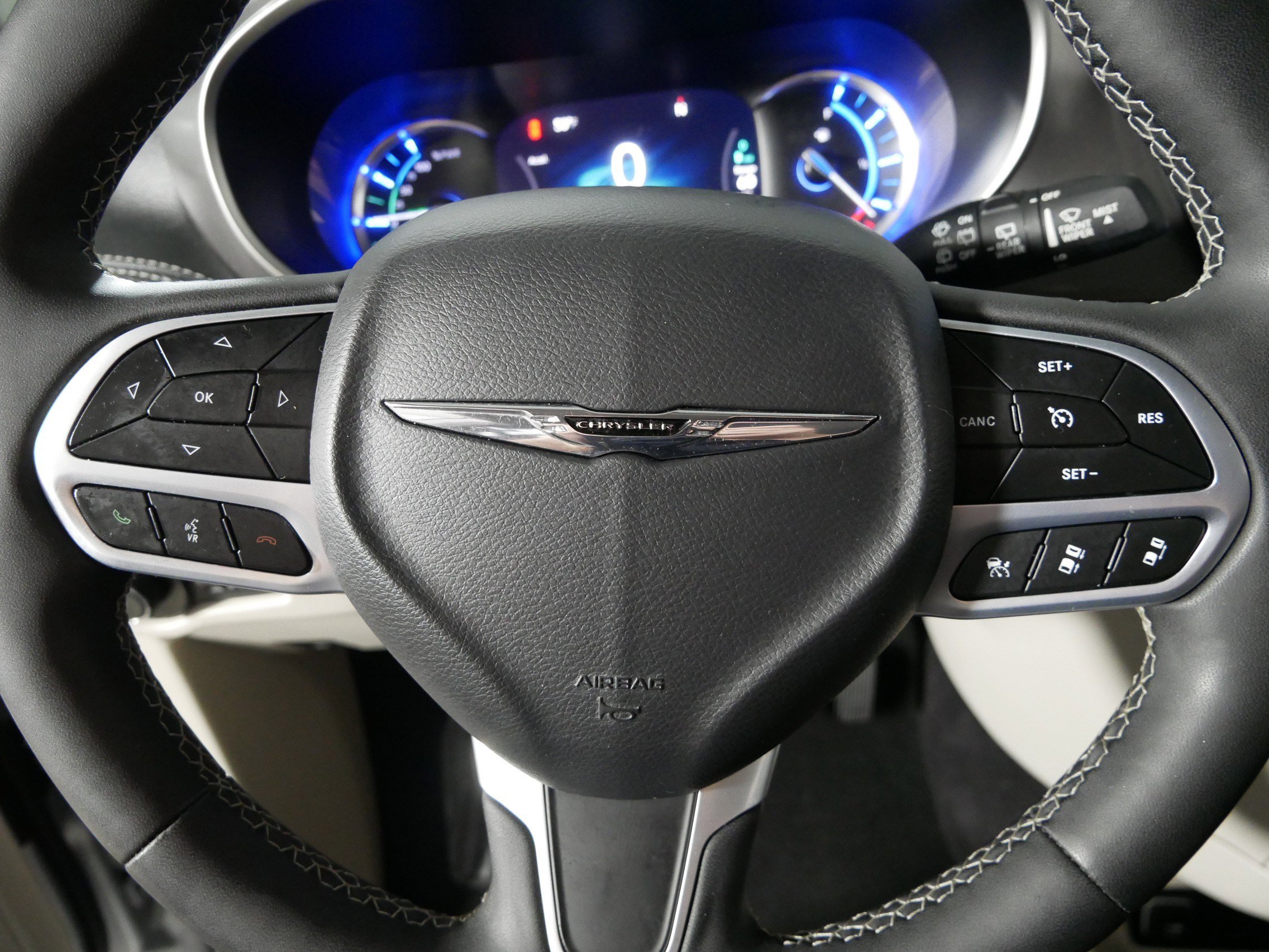 Used 2023 Chrysler Pacifica Touring-L FWD image 25