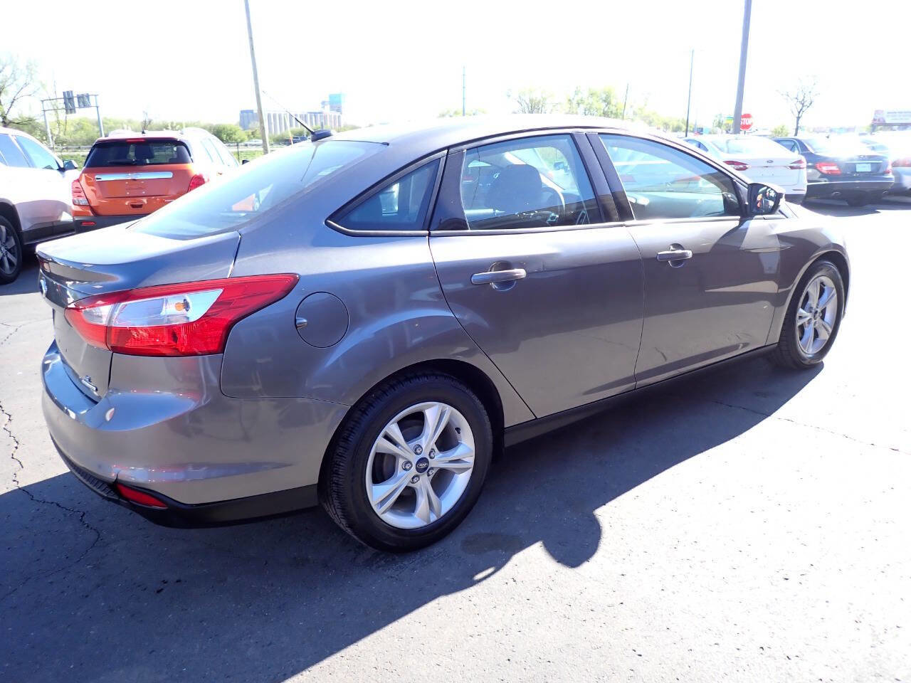 Used 2014 Ford Focus SE w/ SE Winter Package FWD image 6