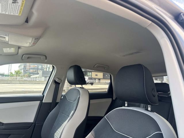 New 2026 Volkswagen Taos SE FWD image 15