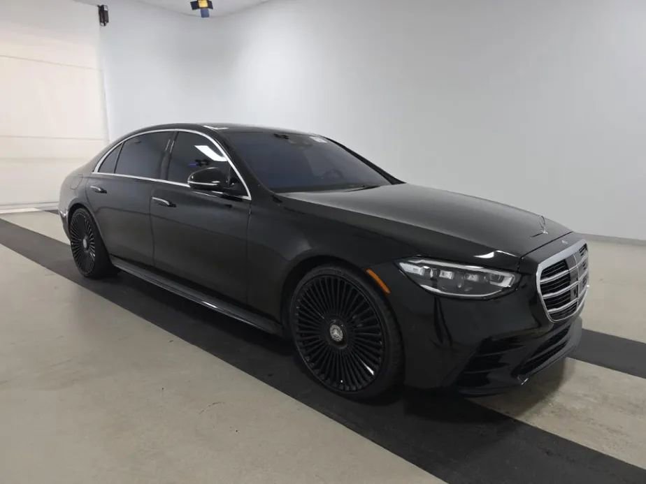 Used 2021 Mercedes-Benz S 580 4MATIC Sedan w/ AMG Line image 3