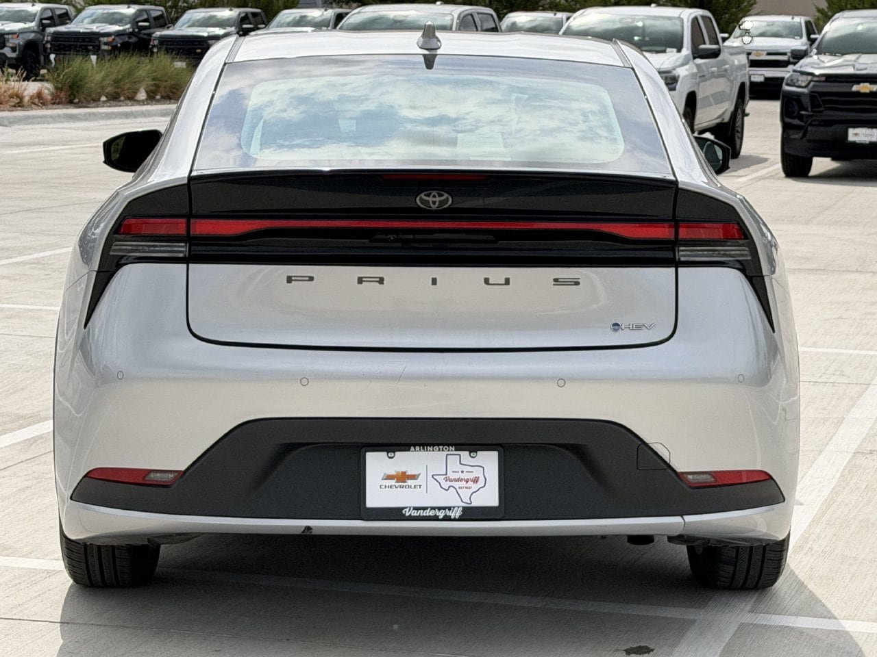 Used 2025 Toyota Prius LE FWD image 5