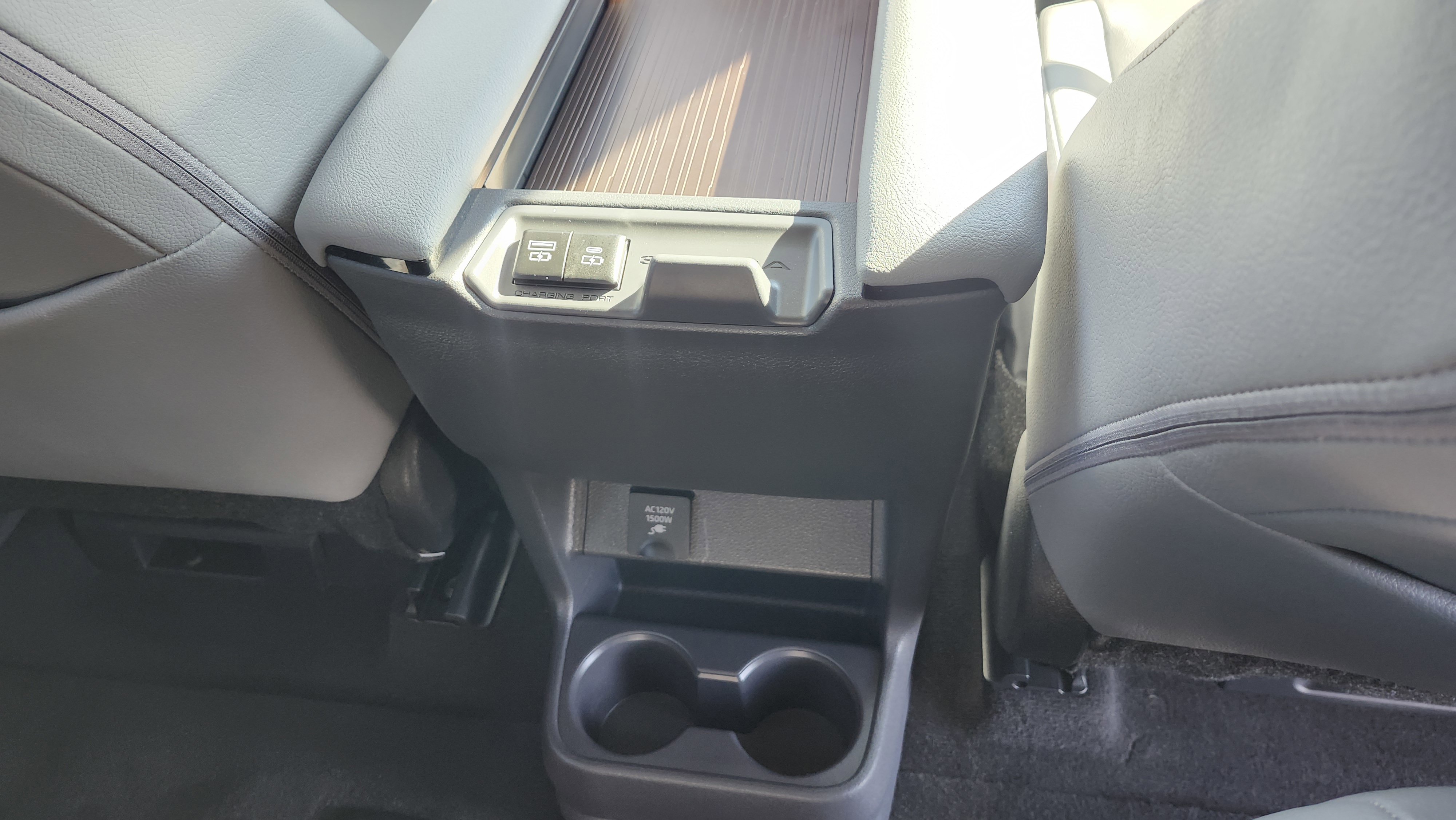 Used 2024 Toyota Sienna XLE w/ XLE Plus Package image 21