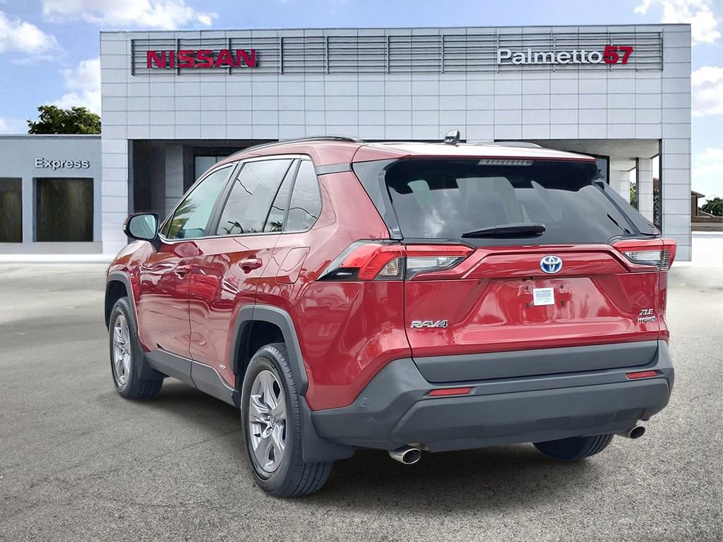 Used 2024 Toyota RAV4 XLE w/ Convenience Package image 4