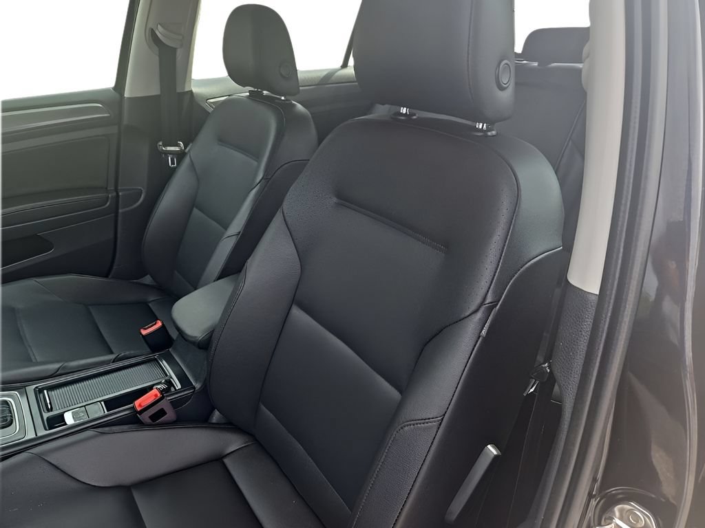 Used 2018 Volkswagen e-Golf SEL FWD image 23