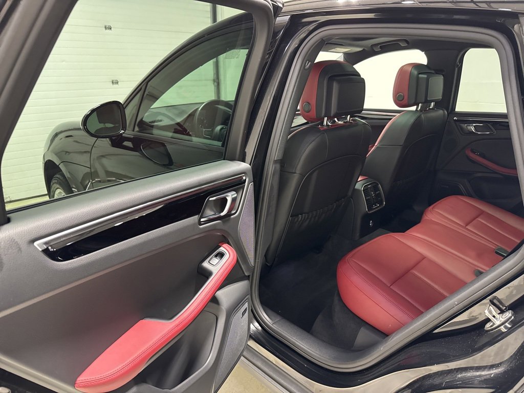 Used 2025 Porsche Macan Turbo image 29
