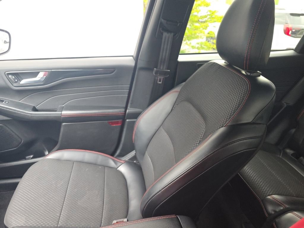 Used 2025 Ford Escape ST-Line w/ Equipment Group 301A image 29