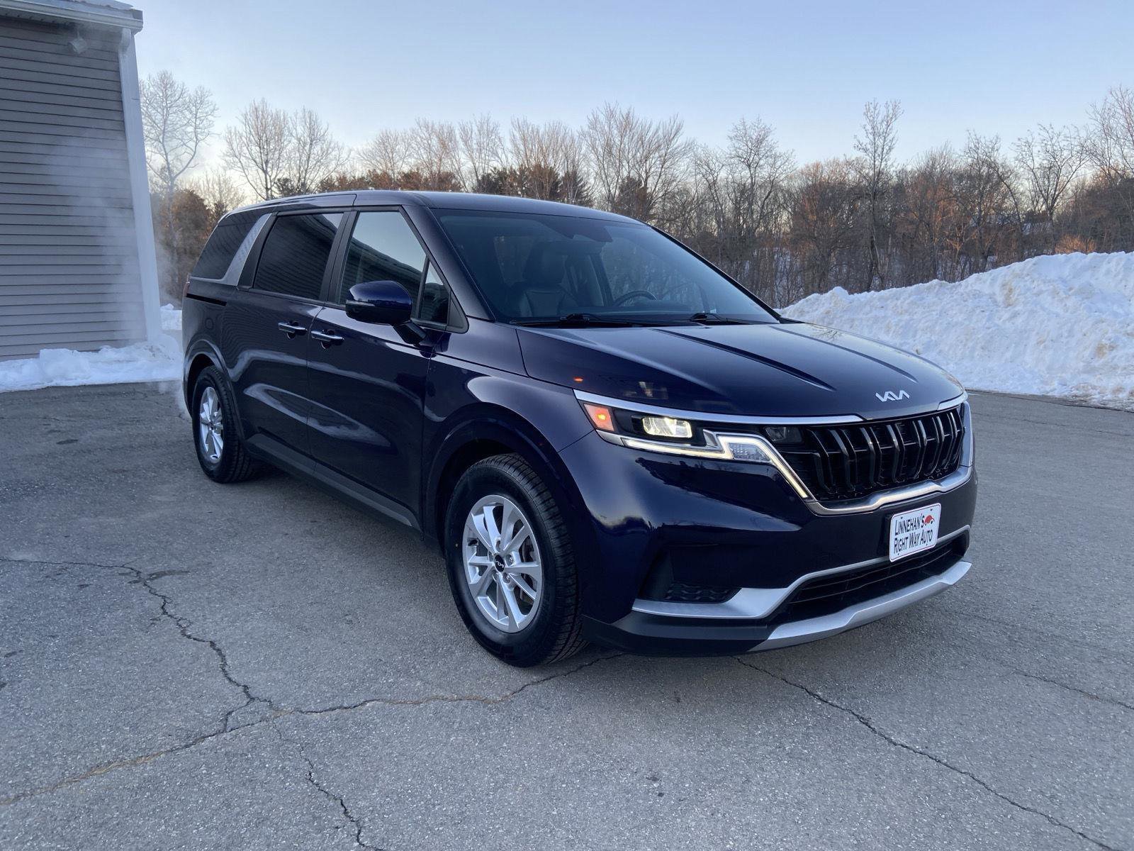 Used 2024 Kia Carnival LX image 7