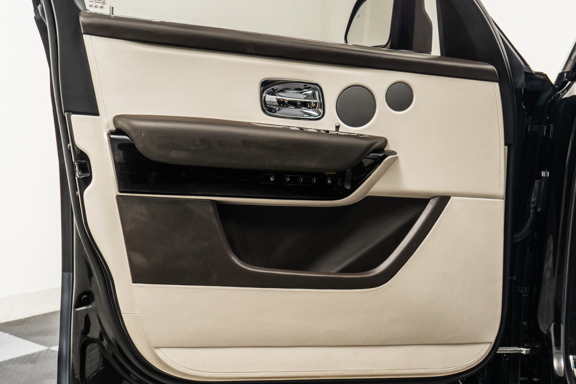 Used 2022 Rolls-Royce Cullinan image 37