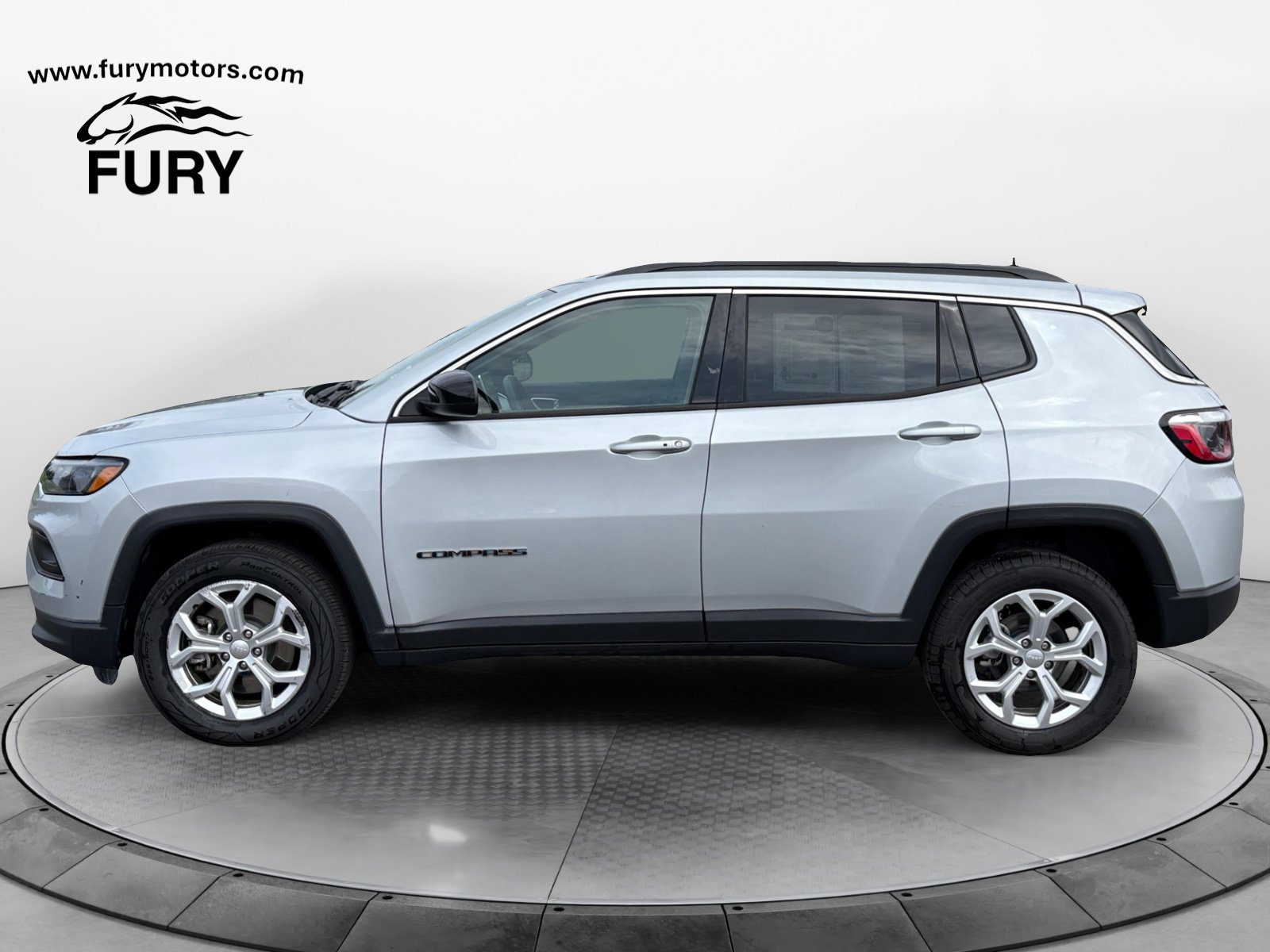 Used 2024 Jeep Compass Latitude AWD/4WD image 9