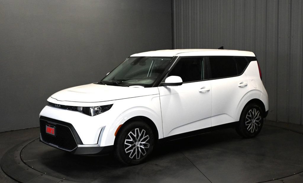 Used 2024 Kia Soul LX FWD image 1