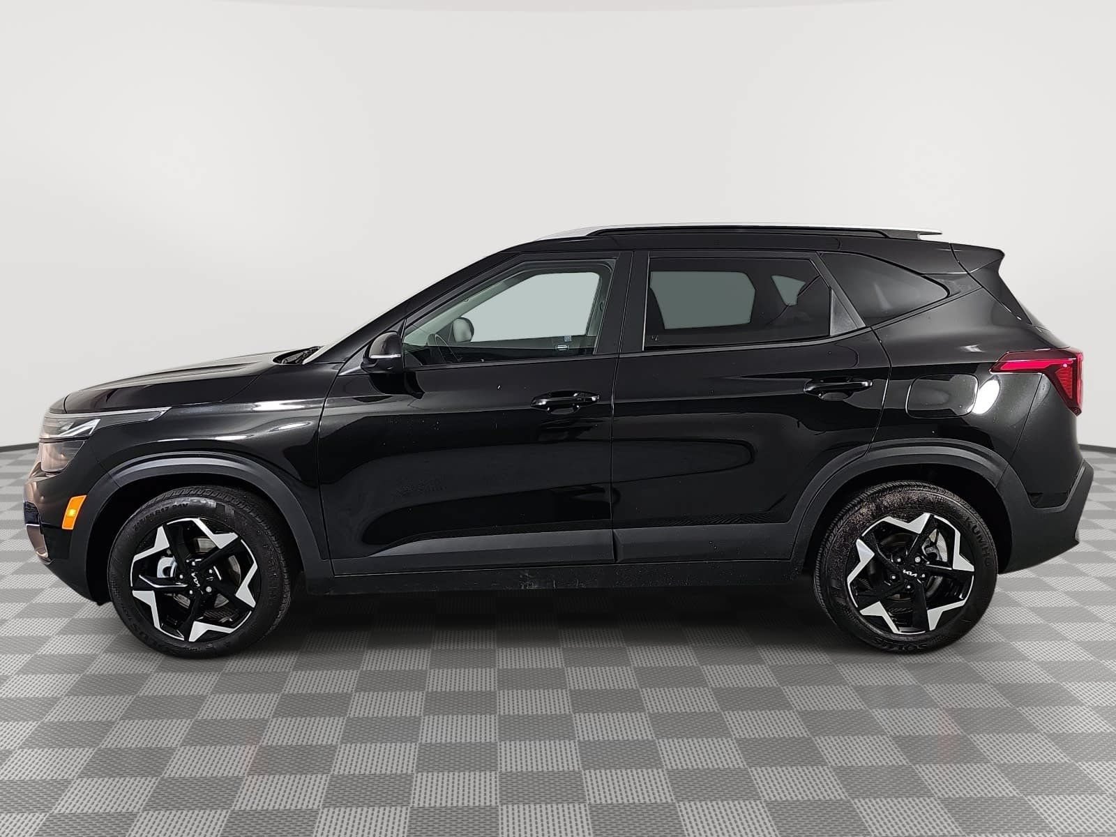 Used 2025 Kia Seltos S FWD image 5