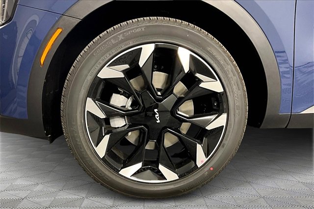 Certified 2025 Kia Sorento EX w/ Panoramic Sunroof Package image 13