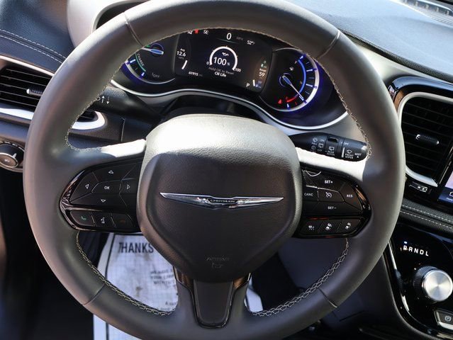 Used 2024 Chrysler Pacifica Limited FWD image 35