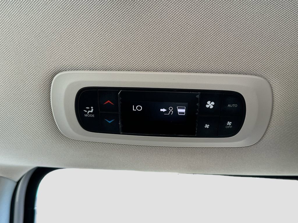 Used 2021 Chrysler Pacifica Touring-L image 25