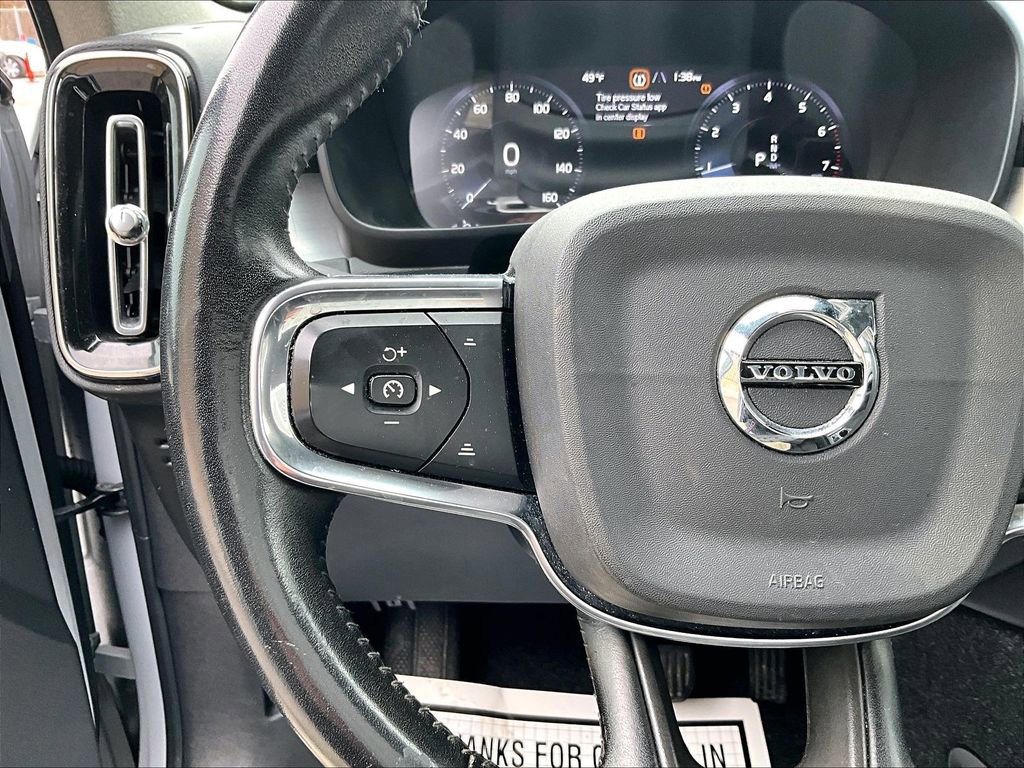Used 2020 Volvo XC40 T5 Momentum image 16