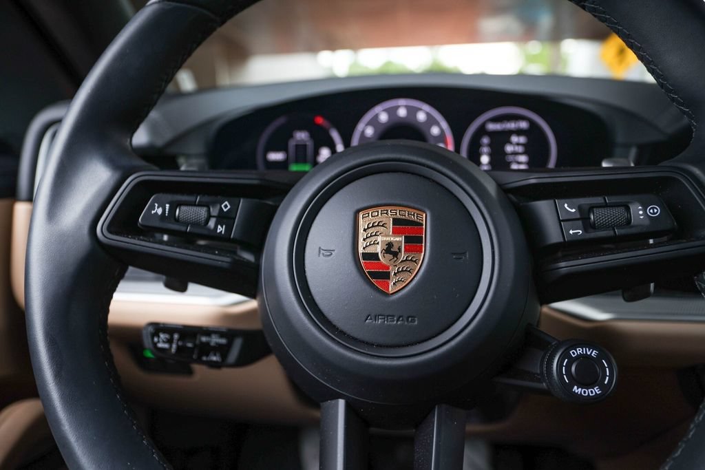 Used 2024 Porsche Cayenne Coupe AWD/4WD image 20