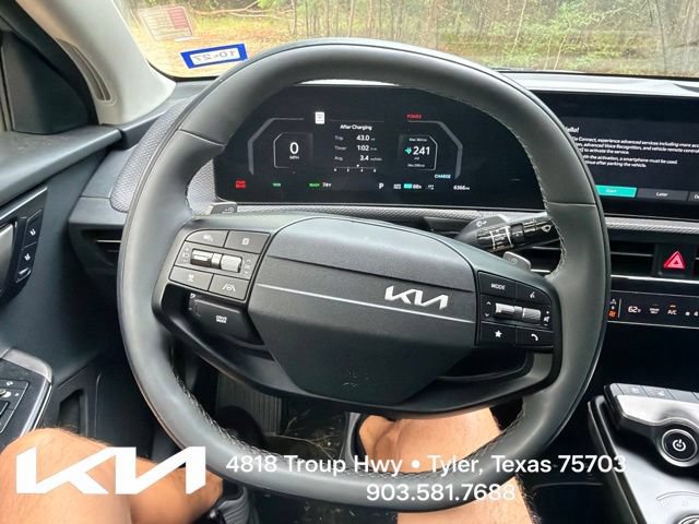 Certified 2025 Kia EV6 Wind RWD image 18