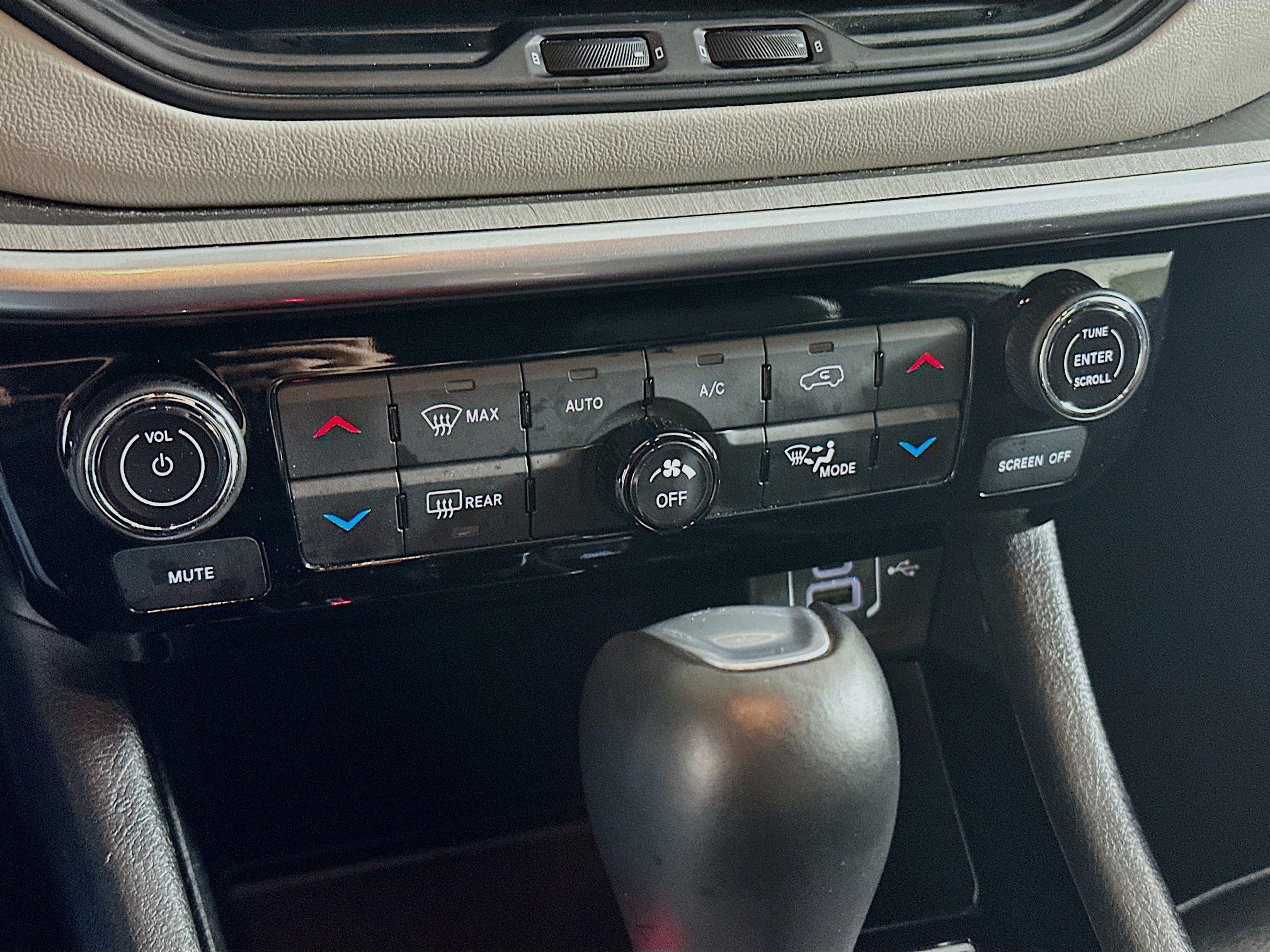 Used 2025 Jeep Compass Limited image 23