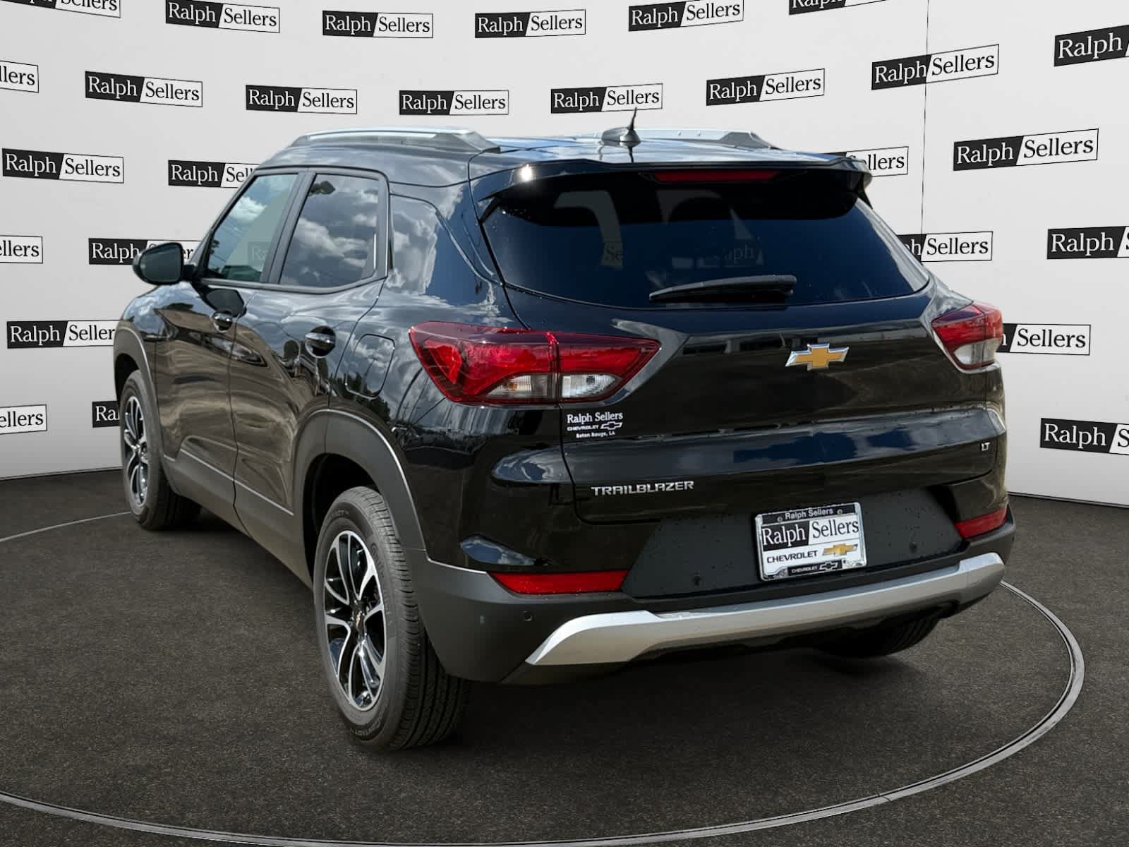 Used 2024 Chevrolet TrailBlazer LT w/ LT Cold Weather Package FWD image 4
