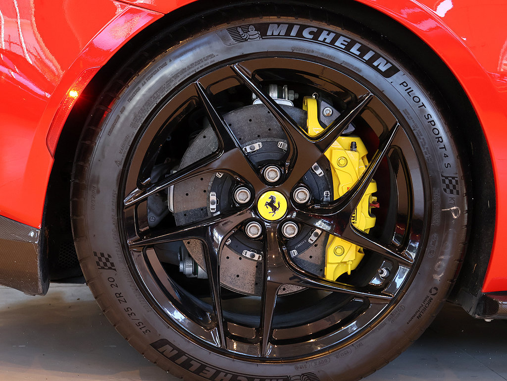 Certified 2018 Ferrari 812 Superfast RWD image 31