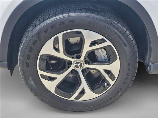Used 2025 Mercedes-Benz GLC 350e 4MATIC image 23