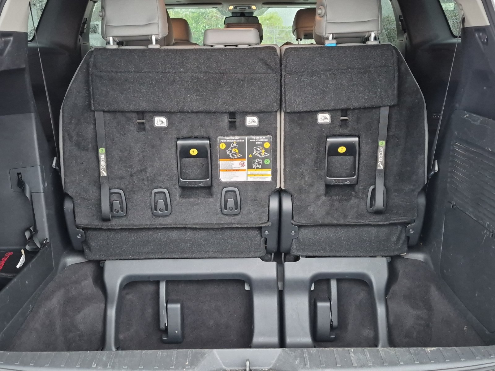 Used 2025 Toyota Sienna XLE FWD image 15