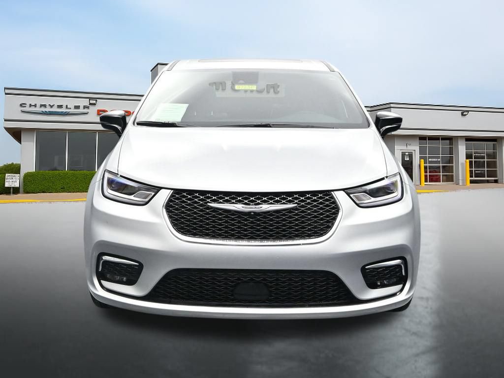Used 2026 Chrysler Pacifica Limited FWD image 8