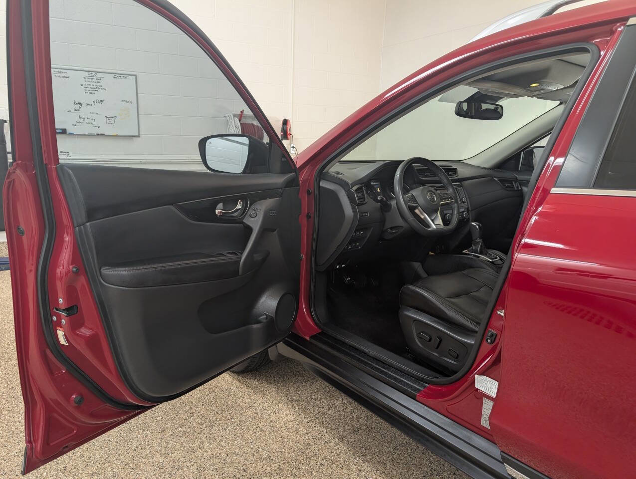 Used 2017 Nissan Rogue AWD image 6