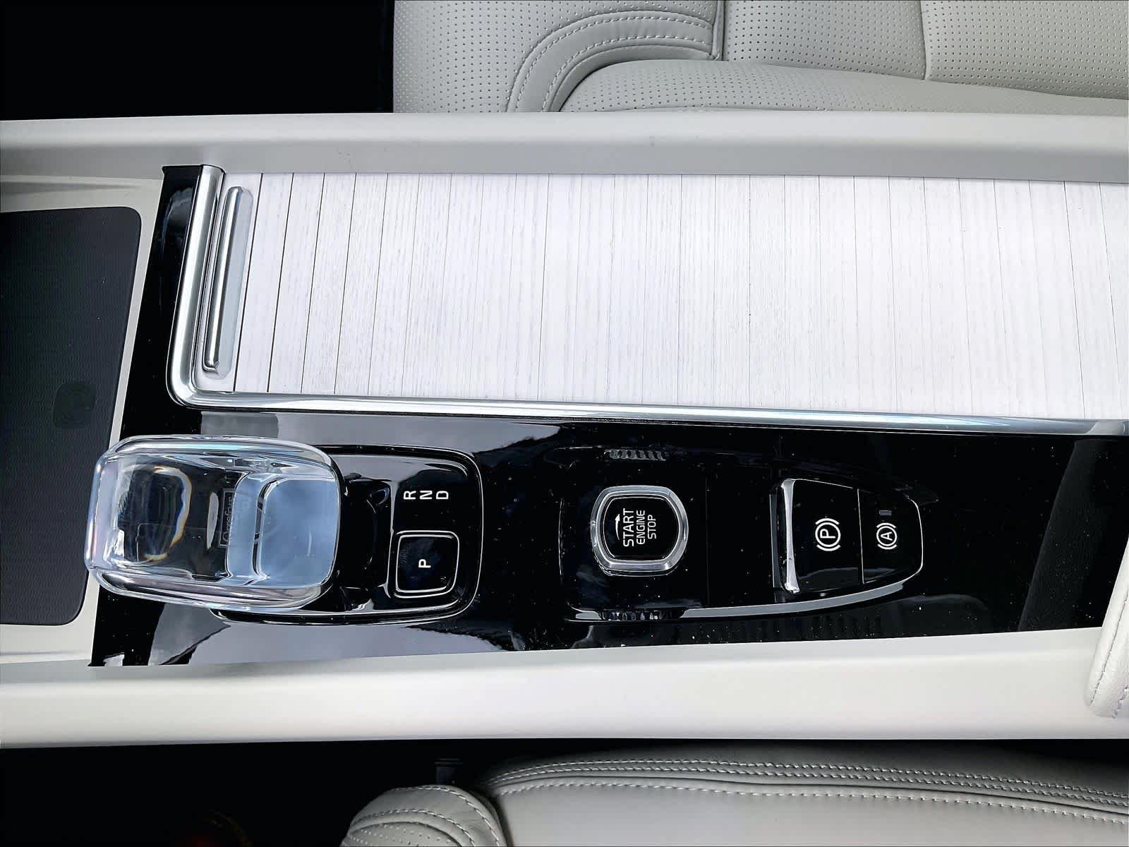 New 2026 Volvo XC60 T8 Ultra w/ Protection Package Premier AWD/4WD image 10
