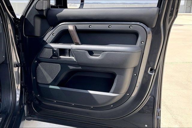 Used 2022 Land Rover Defender 110 X image 28