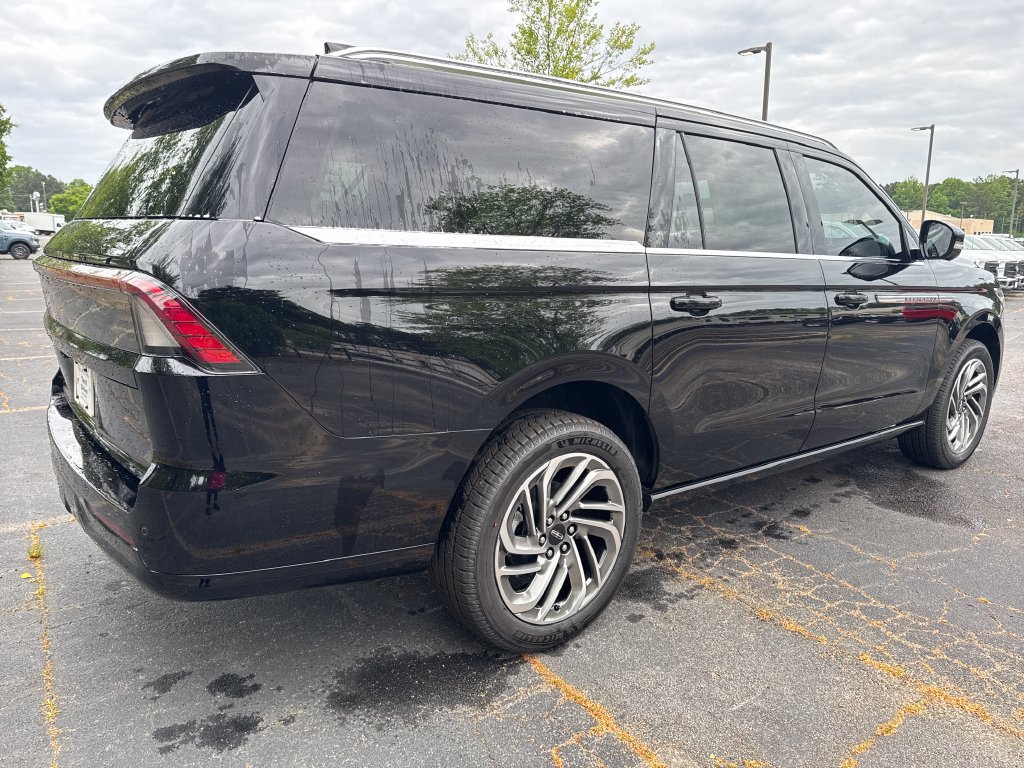 New 2026 Lincoln Navigator L Reserve AWD/4WD image 6