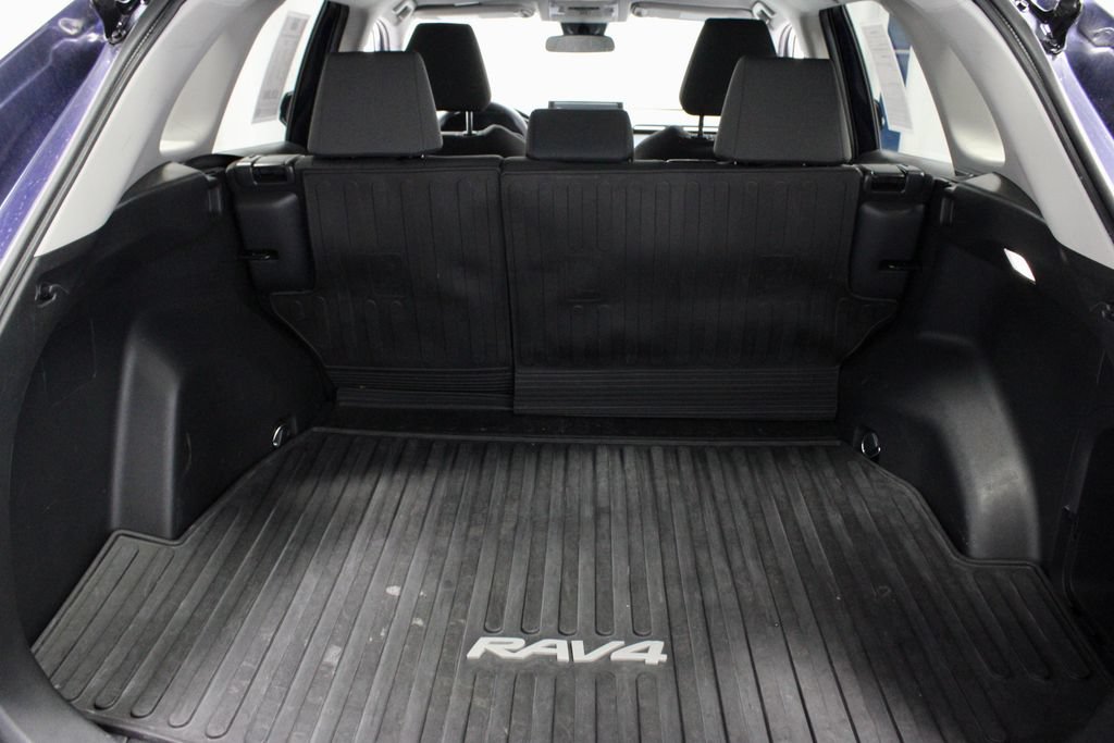 Used 2022 Toyota RAV4 XLE AWD/4WD image 13