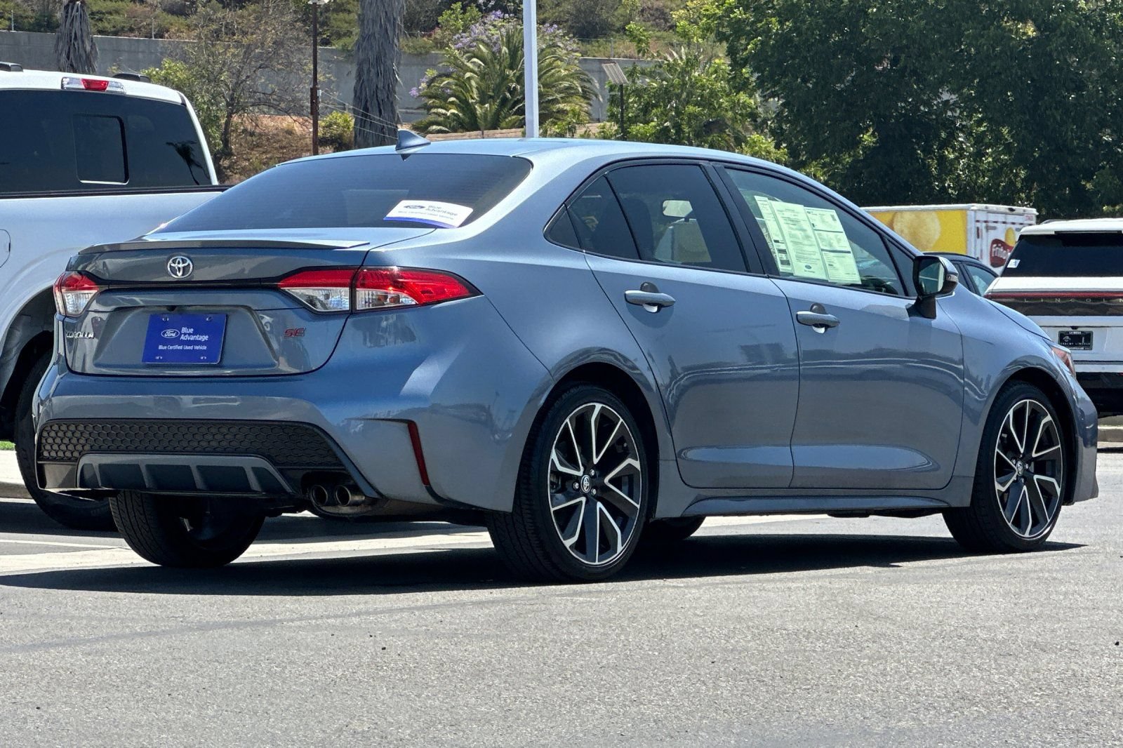 Used 2020 Toyota Corolla SE w/ SE Premium Package FWD image 3
