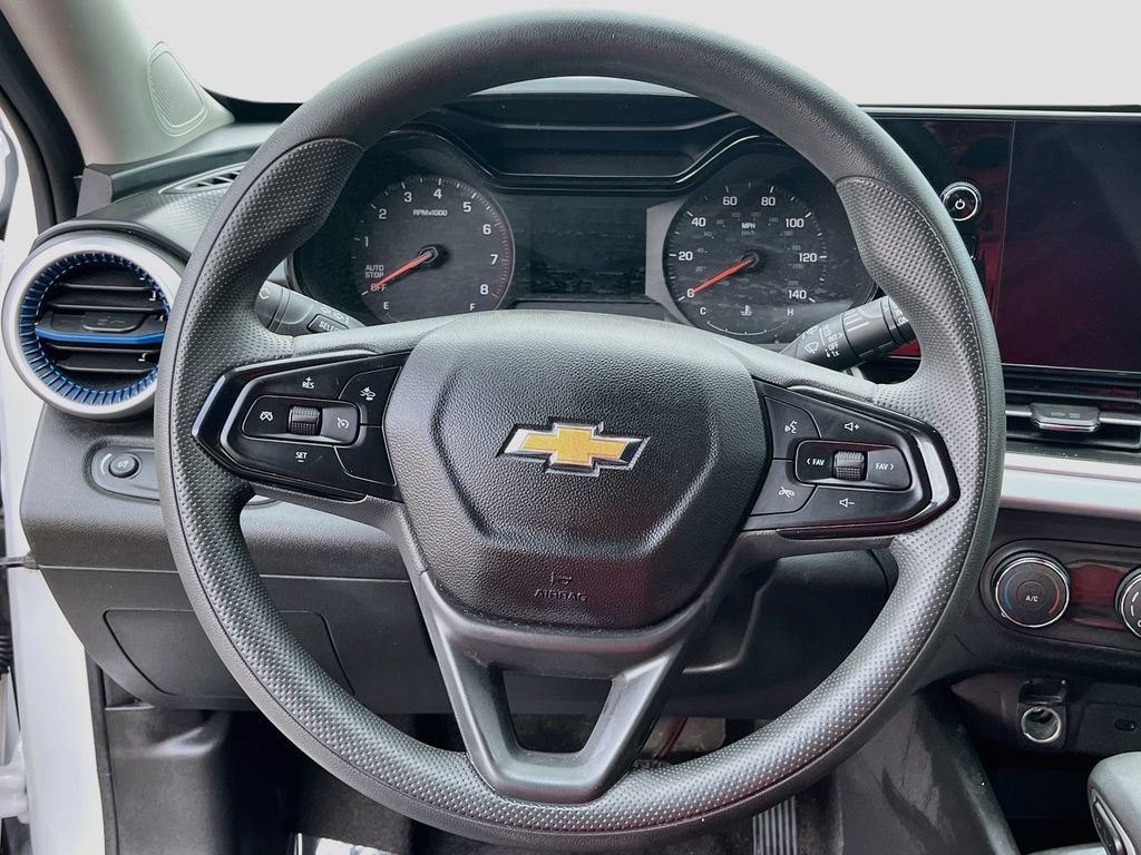 Used 2025 Chevrolet Trax LS w/ Driver Confidence Package FWD image 11