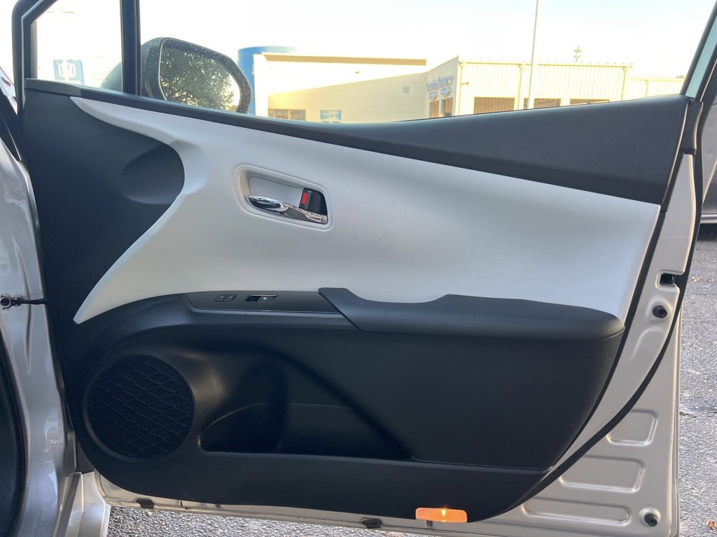 Used 2017 Toyota Prius Two image 11