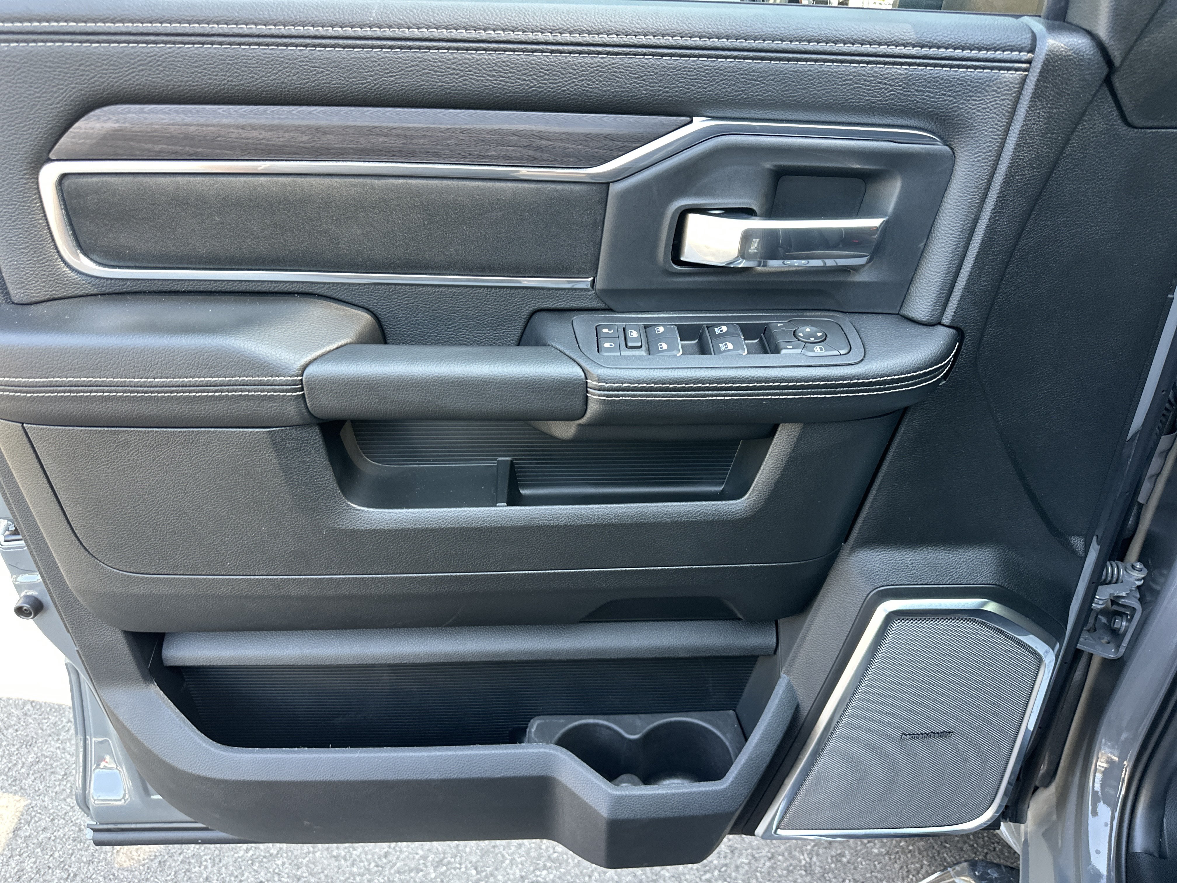 New 2027 RAM 4500 4x4 Crew Cab DRW w/ Laramie Trim Package image 32